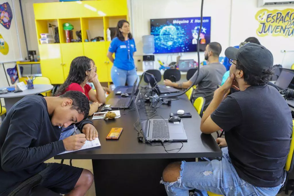 Rio de Janeiro: 3,5 mil Vagas em Cursos Gratuitos de Tecnologia para Jovens Rio de Janeiro: 3,5 mil Vagas em Cursos Gratuitos de Tecnologia para Jovens