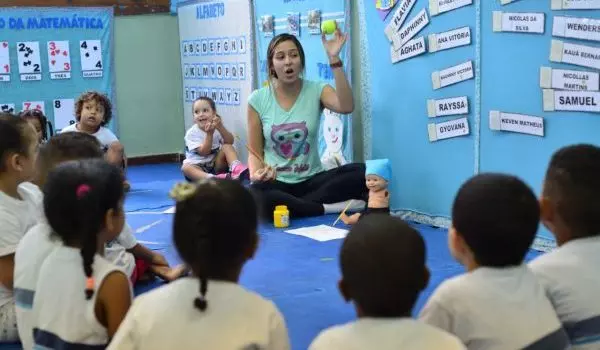 Rio de Janeiro Institui Abono para Professores Adjuntos da Educação Infantil