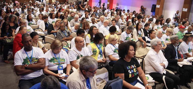 Rio de Janeiro Reúne Centenas em Defesa do SUS Durante Encontro Estadual de Saúde