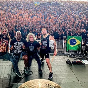 Rock in Rio 2026: Sepultura e Machine Gun Kelly Confirmados em Line-up Imperdível