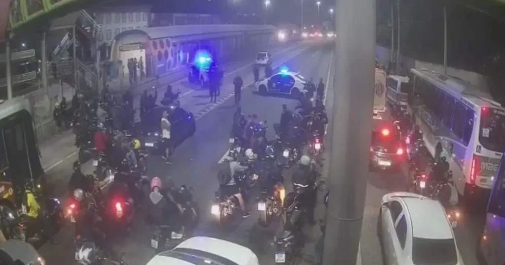 Violência Armada no Rio: 190 mil Estudantes Afetados no Caminho para a Escola Violência Armada no Rio: 190 mil Estudantes Afetados no Caminho para a Escola