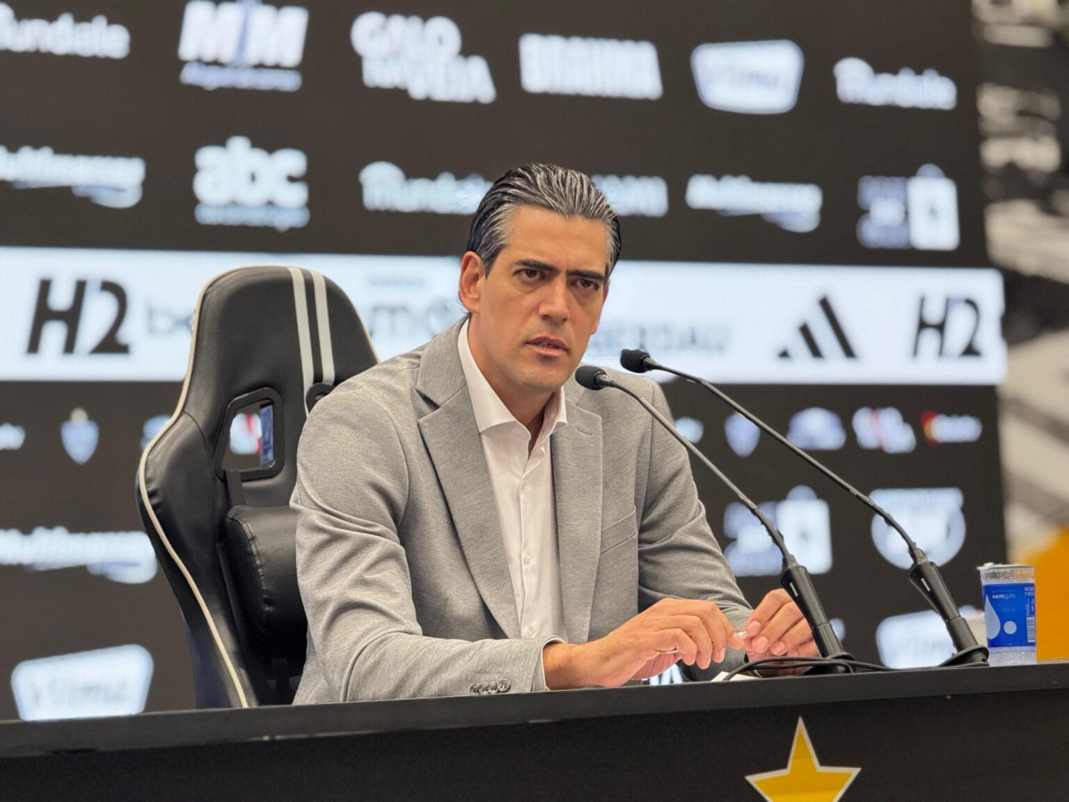 Atlético-MG Justifica Ausência de Hulk Contra o Flamengo: 'Transferência Nacional em Jogo'