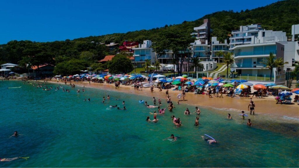 Bombinhas: A Pérola de SC com 39 Praias Incríveis e Paisagens Deslumbrantes