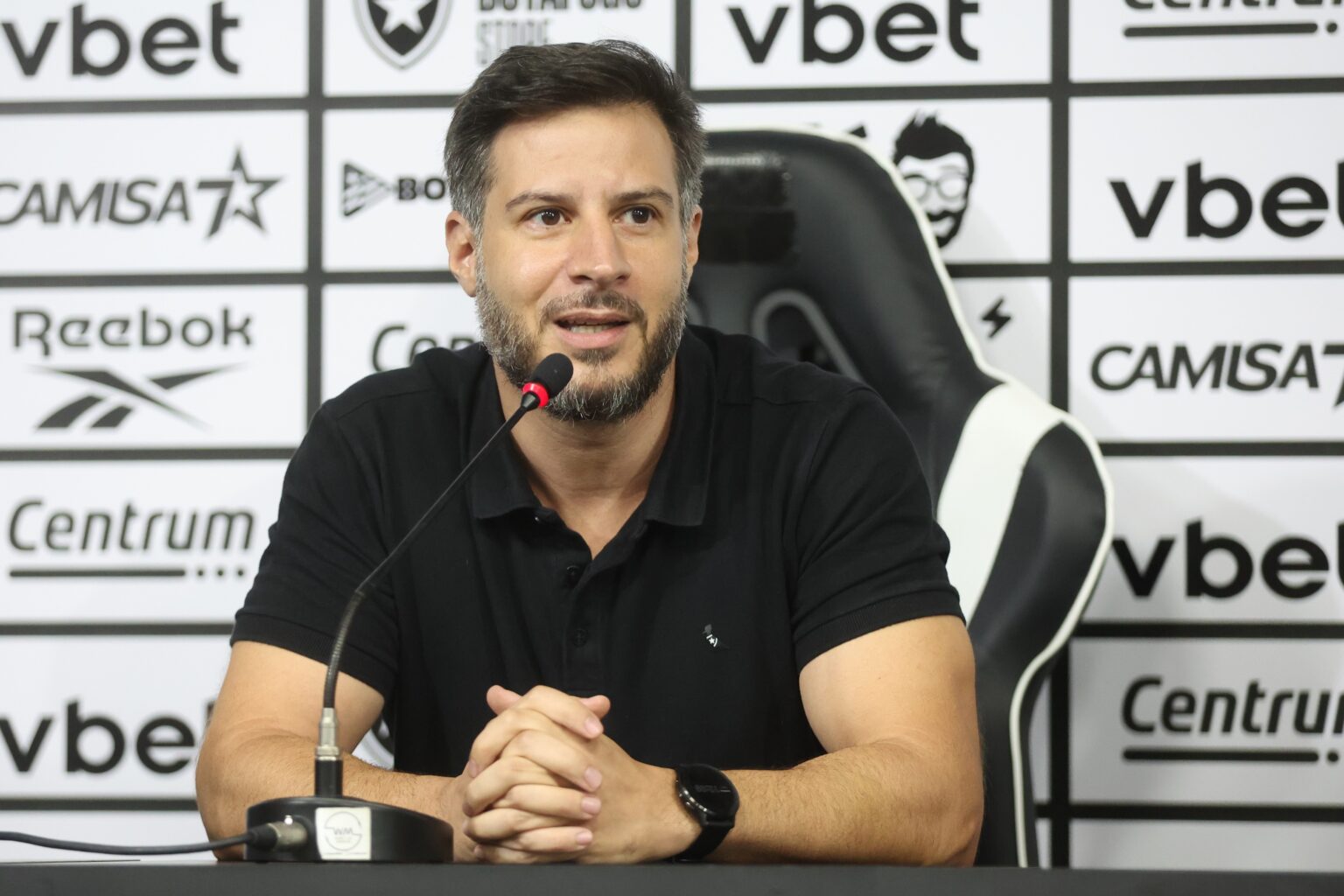 Botafogo Reclama da Arbitragem em Clássico Contra o Vasco e Apresentará Queixa à CBF Botafogo Reclama da Arbitragem em Clássico Contra o Vasco e Apresentará Queixa à CBF