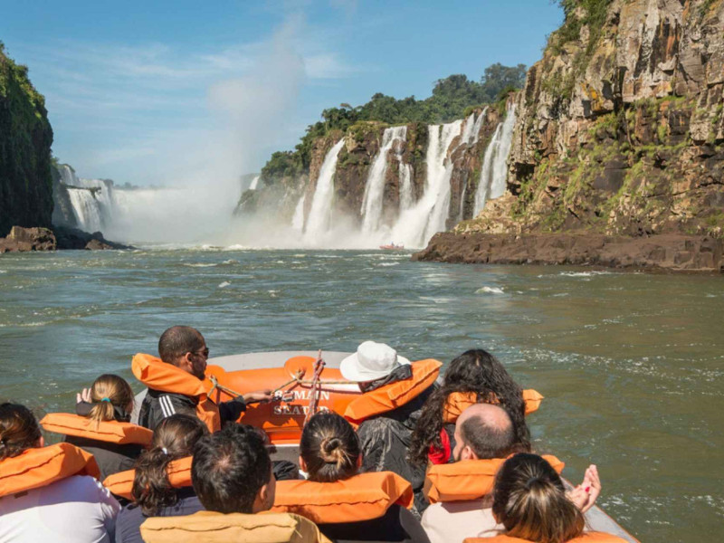 Brasil Bate Recorde com 2,33 Milhões de Turistas Estrangeiros no Primeiro Trimestre de 2026