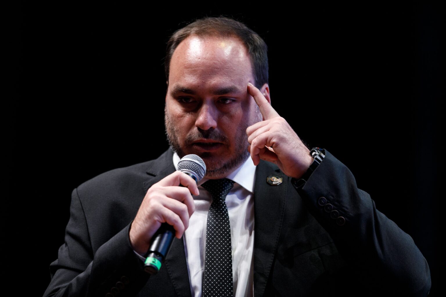 Carlos Bolsonaro revela levantamento de apoiadores do PL para Flávio em meio a tensões internas