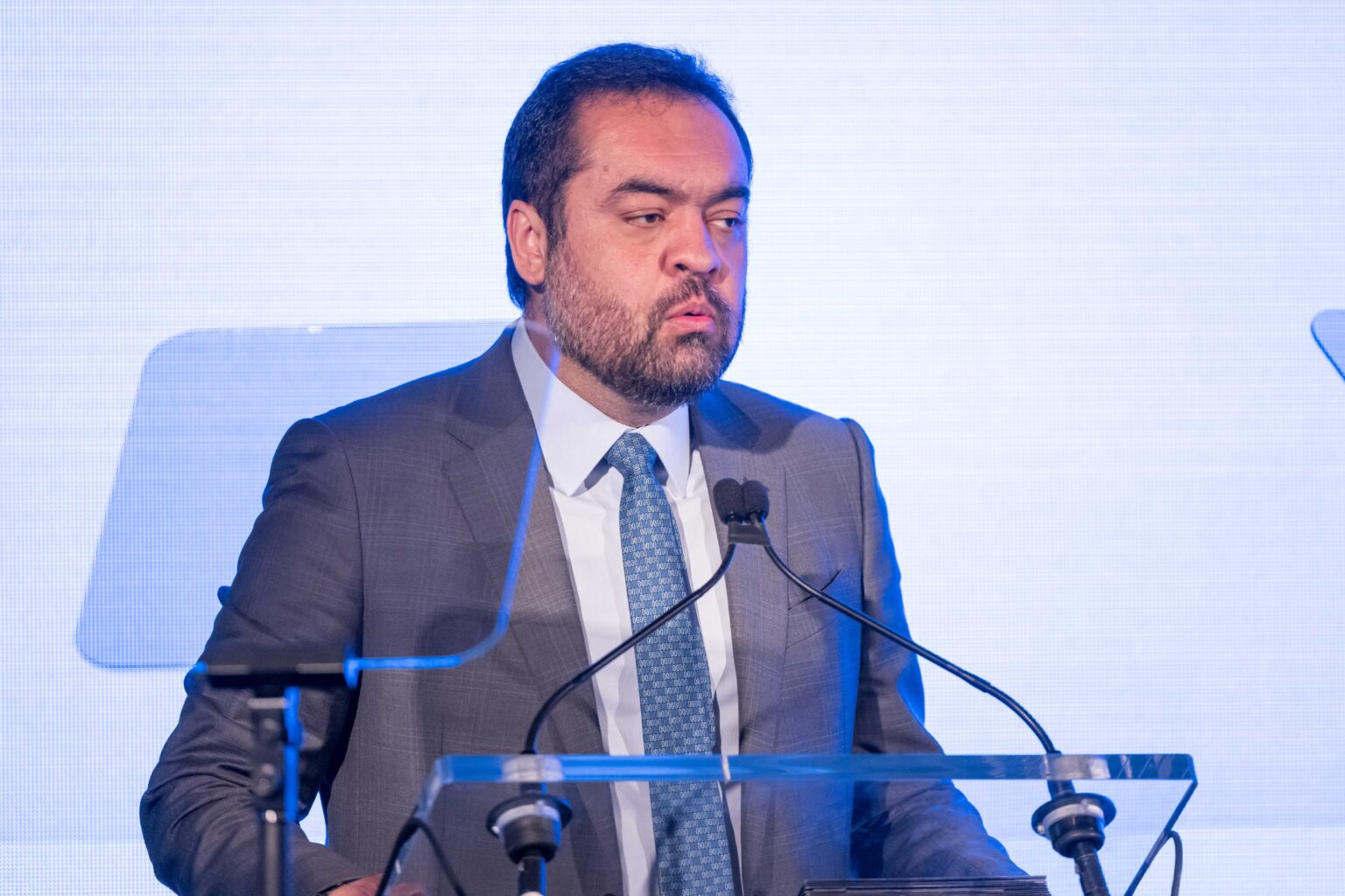 Cláudio Castro Contesta Inelegibilidade e Busca Anulação no TSE