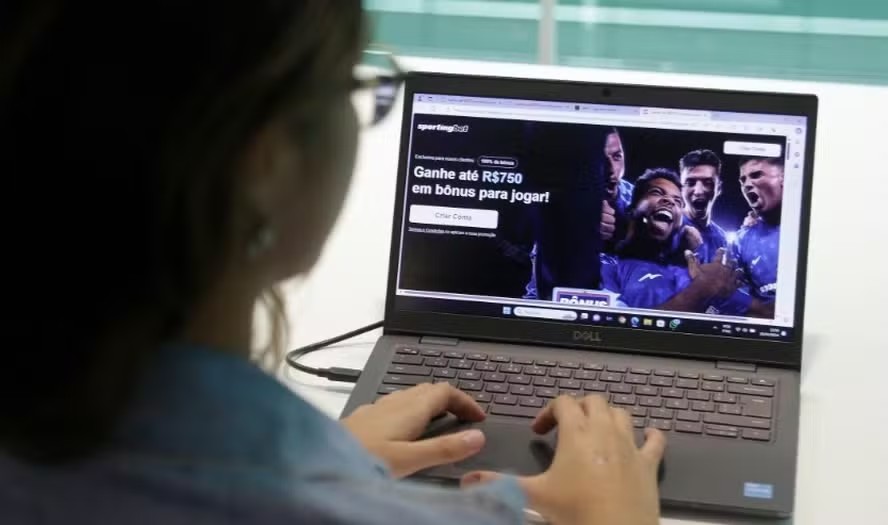 CNC Analisa Impacto das Apostas no Endividamento das Famílias Brasileiras