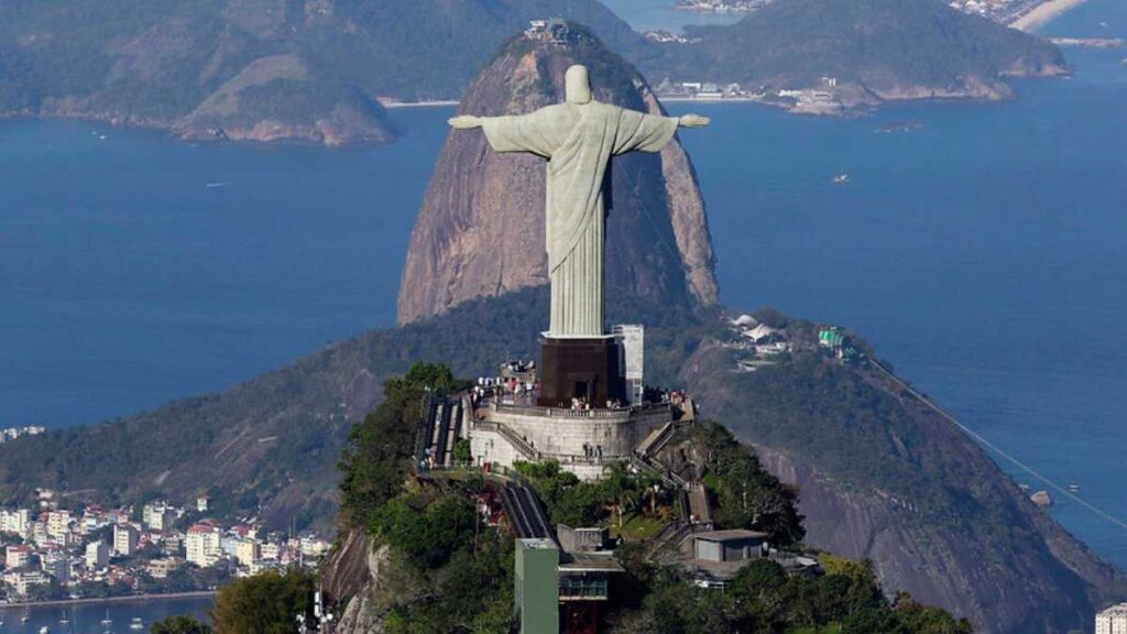 Cristo Protetor: A Maior Estátua de Cristo do Mundo Está no Brasil