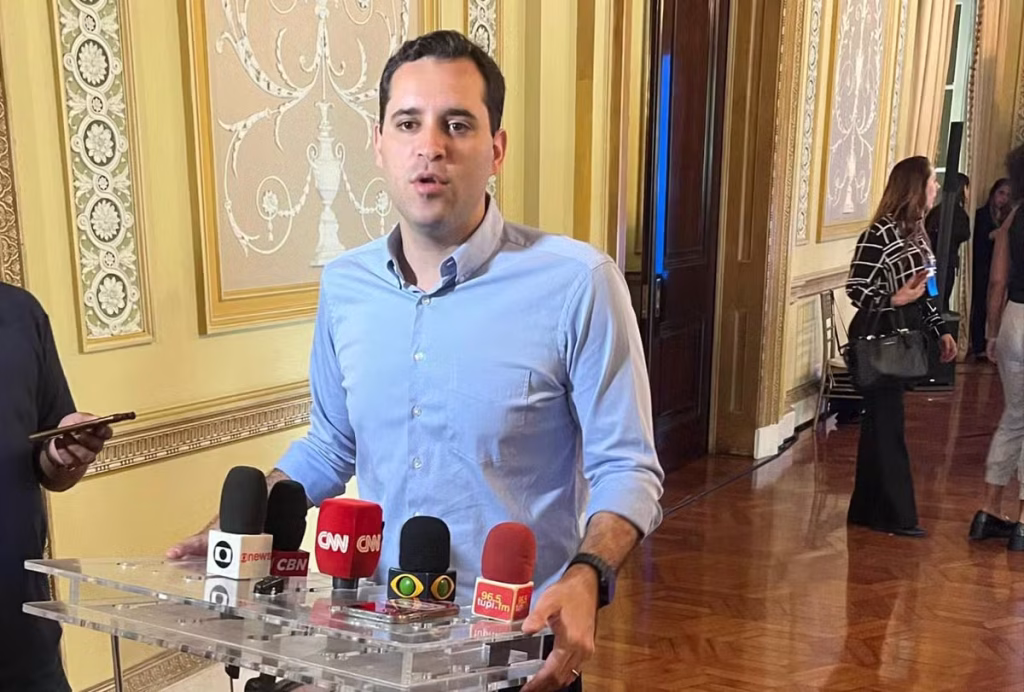 Eduardo Cavaliere Confirma Desfile de 15 Escolas no Grupo Especial do Carnaval em 2027