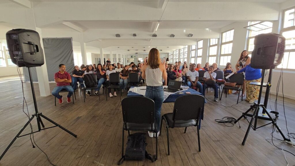 Evento em Nova Friburgo: Uerj e escolas públicas incentivam meninas na ciência