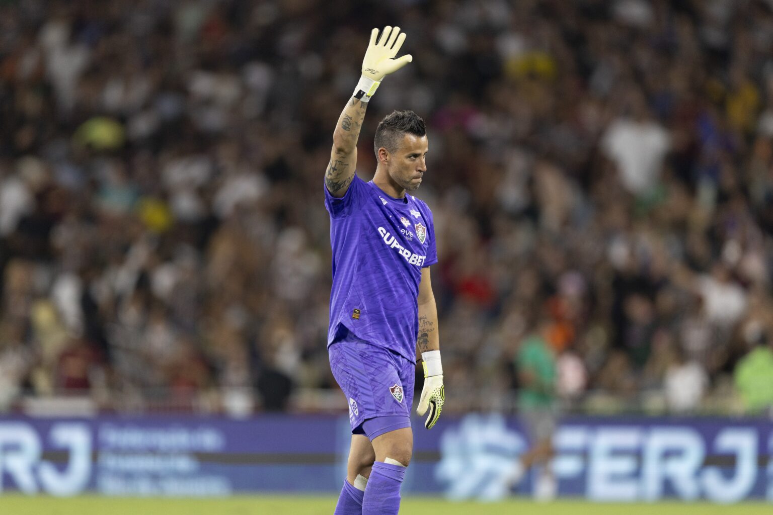 Fábio, do Fluminense, quebra recorde e se torna o jogador mais velho na Libertadores