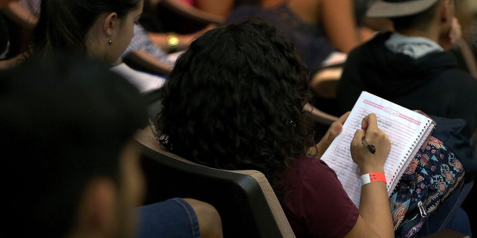 Fies: Estudantes Inadimplentes Podem Beneficiar-se de Medidas Governamentais