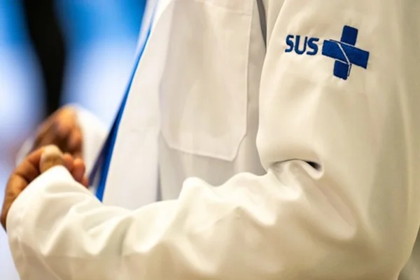 Fiocruz Lança Série Impactante sobre Sistemas de Saúde na América Latina e os Desafios do SUS