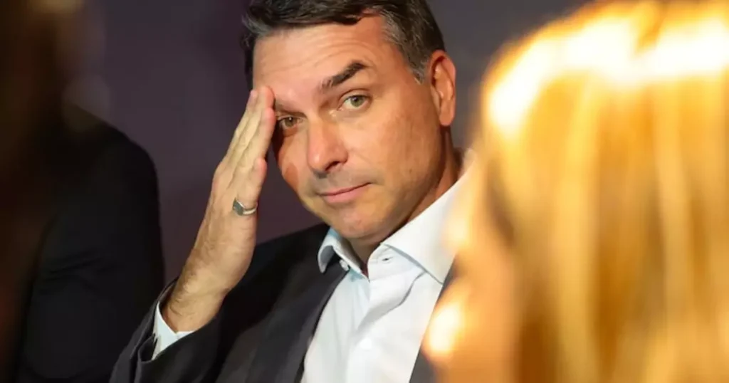 Flávio Bolsonaro Faz Viagens de Jato com Família, Usando Aviões Emprestados por Empresários