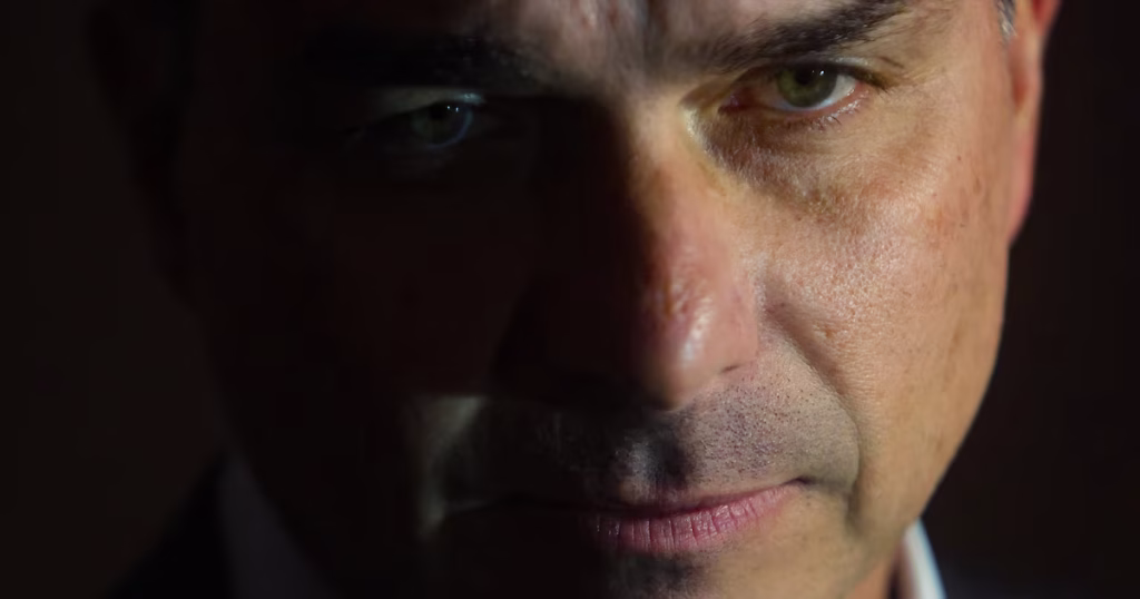 Flávio Bolsonaro: Viabilidade e Desafios na Corrida Presidencial