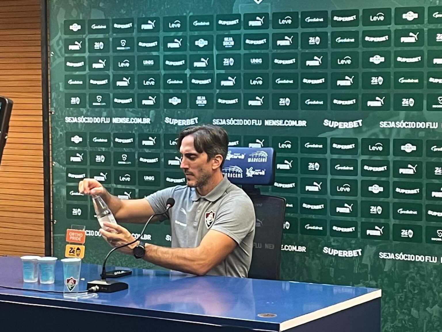 Fluminense Renova Interesse em Hulk e Técnico Desvia Perguntas: 'Não Sei do que Está Falando'