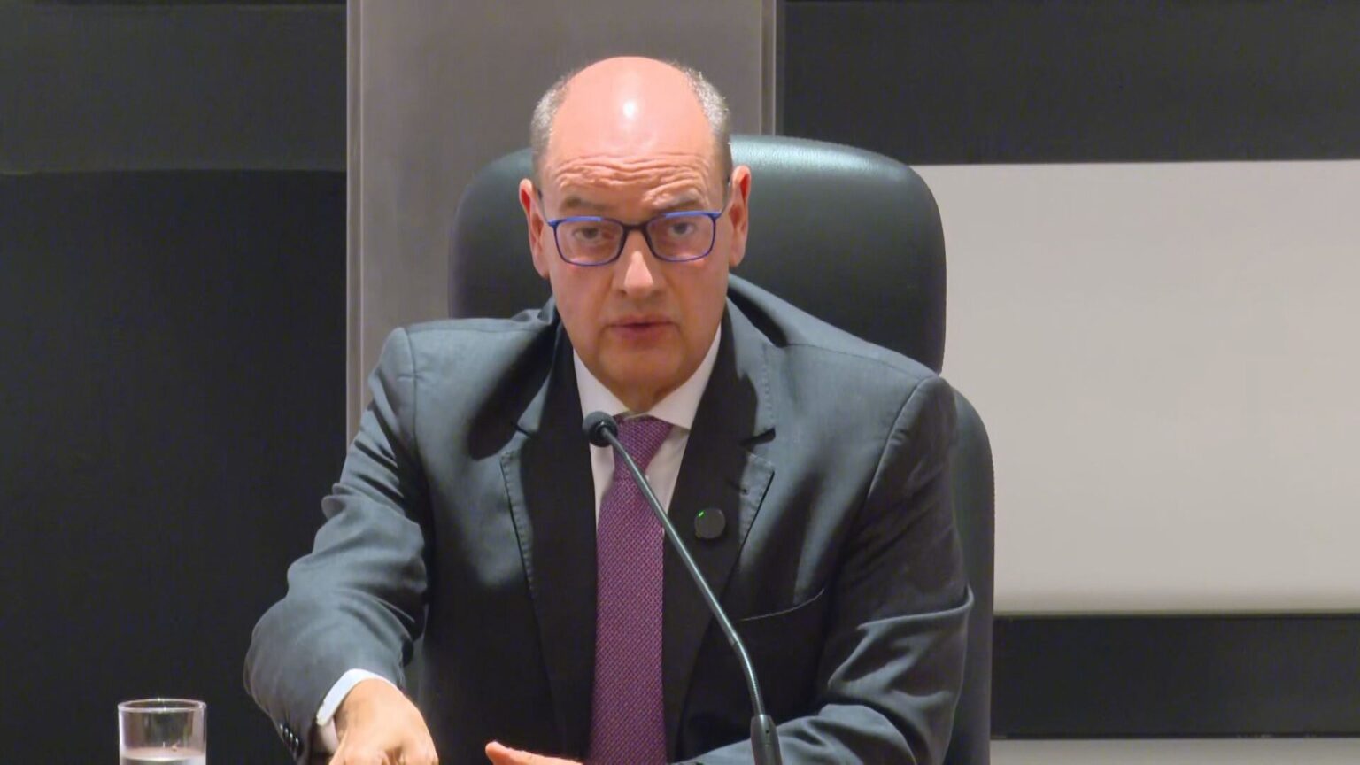 Governador do Rio Exonera 459 Servidores e Planeja Cortar Até 1,6 Mil Cargos para Economizar R$ 10 M