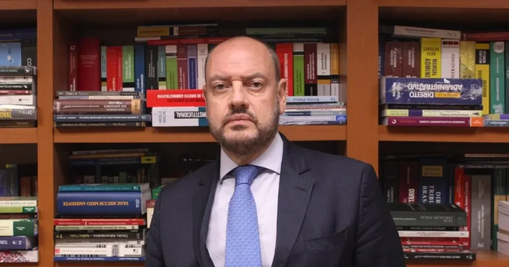 Governador do RJ Anuncia Bonificação de R$ 3 Mil para 45 Mil Servidores da Educação