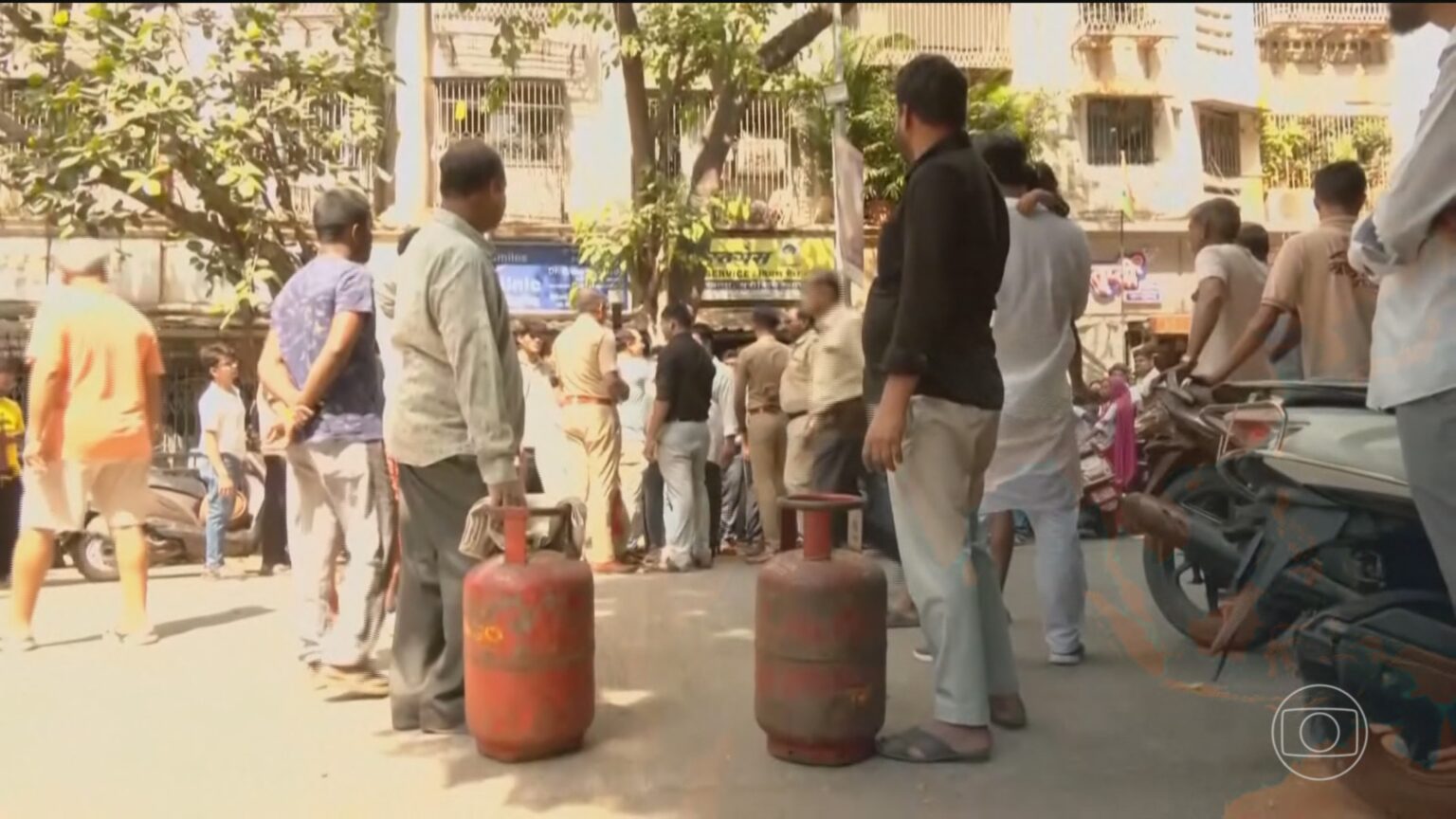 Guerra no Oriente Médio: Efeitos Econômicos Persistem Globalmente, Alerta FMI