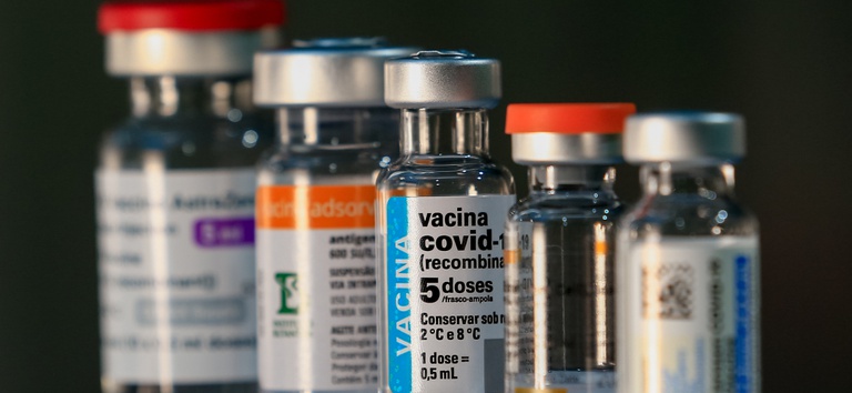 Ministério da Saúde Distribui 2,2 Milhões de Doses de Vacinas contra Covid-19 para Garantir Imunizaç