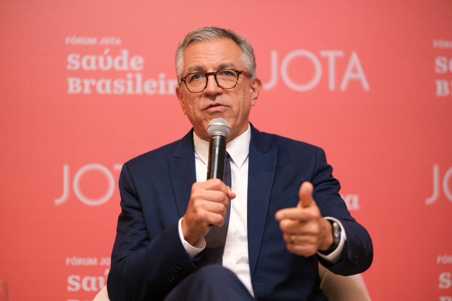 Ministro Padilha Liga Flávio Bolsonaro a Crise nos Hospitais do RJ e Saúde se Torna Ponto Central nas Eleições Ministro Padilha Liga Flávio Bolsonaro a Crise nos Hospitais do RJ e Saúde se Torna Ponto Central na