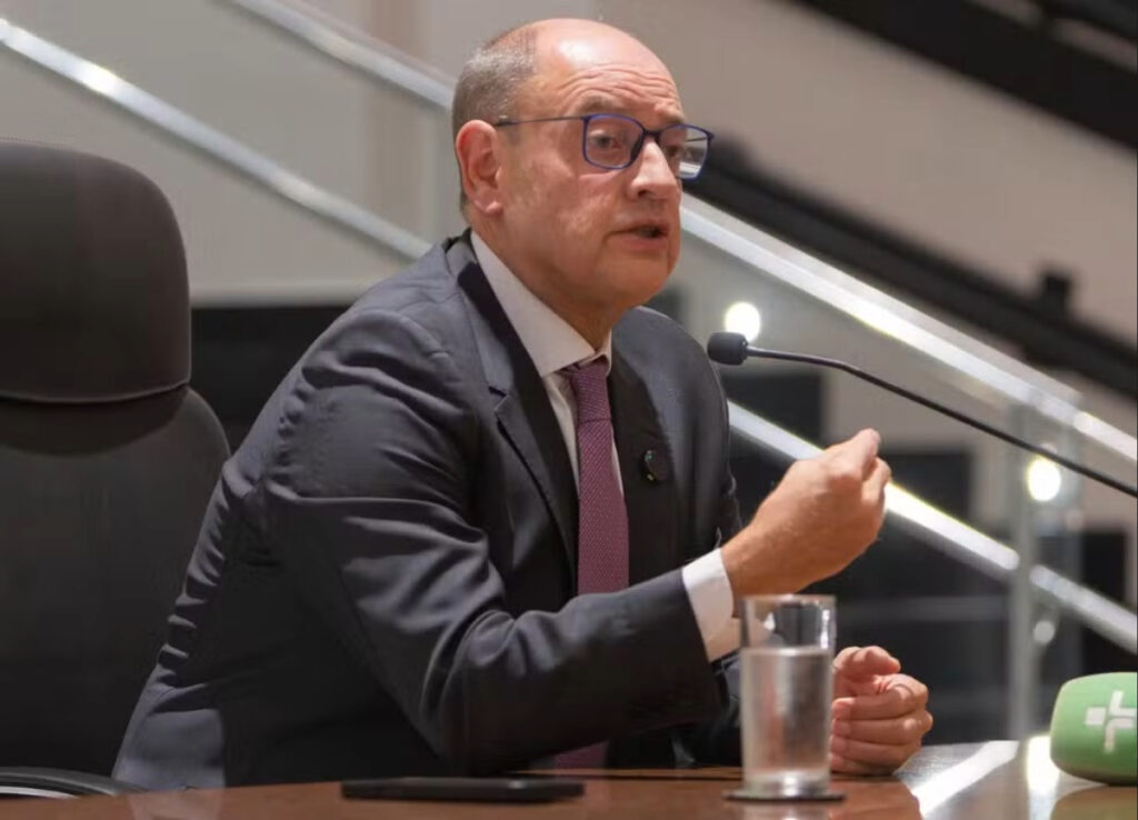 Ministro Zanin Mantém Ricardo Couto como Governador Interino do Rio de Janeiro