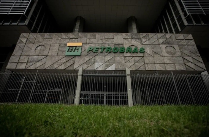 Petrobras Anuncia Parcelamento do Reajuste do Querosene de Aviação para Distribuidoras