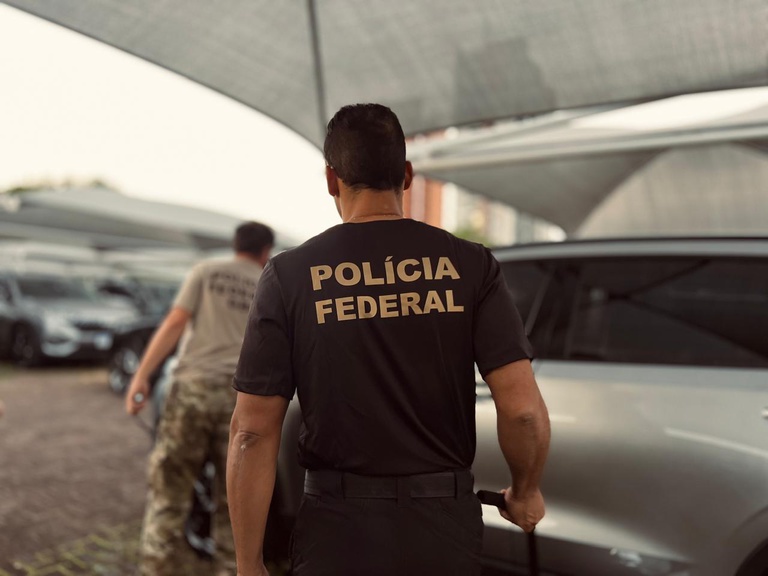 Polícia Federal Prende Homem com 45 kg de Pasta Base de Cocaína e Aparelhos Celulares no Rio de Jane