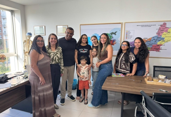 Protesto de Mães de Autistas Destaca Abandono de Planos de Saúde no Rio de Janeiro