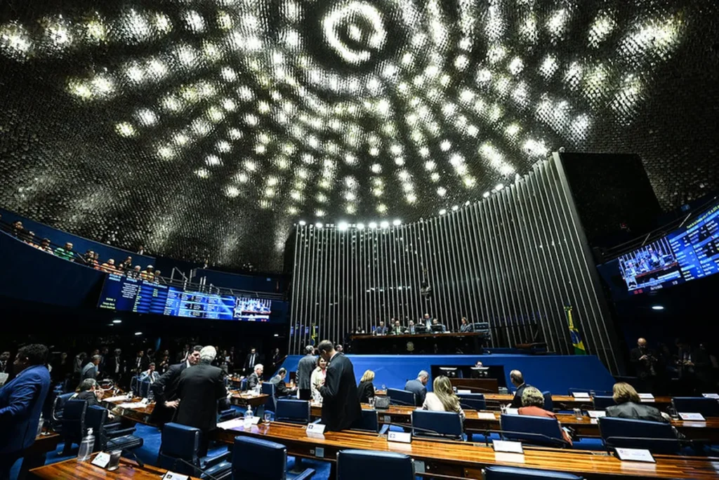 Renúncia de 11 Governadores Aumenta Disputa por Cargos na Política Nacional