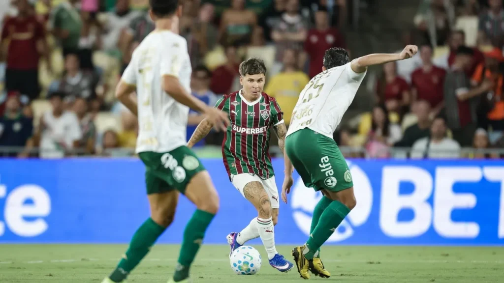 Serna ou Soteldo? Zubeldía Avalia Alternativas para o Ataque do Fluminense