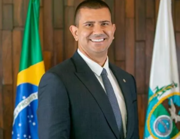 Sucessão no Rio: Constituição ou Conivência Política? Aliados de Douglas Ruas Alertam para Vantagem