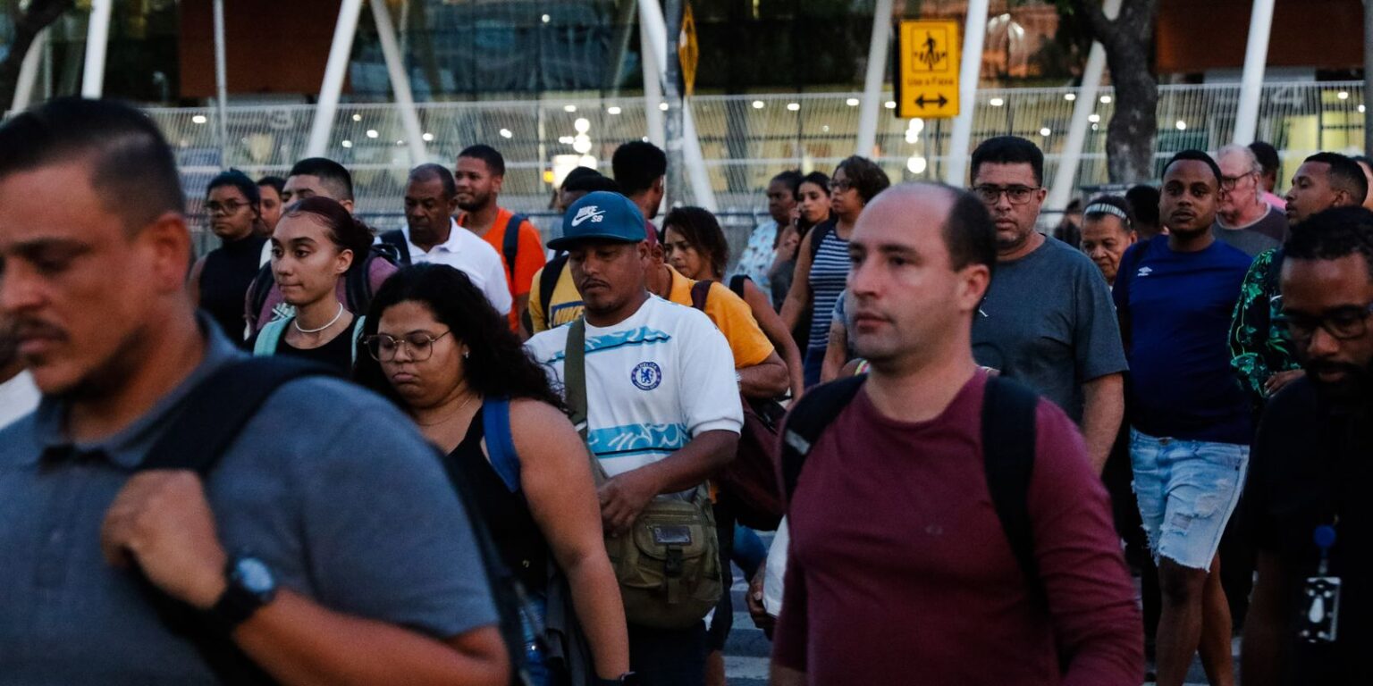 Taxa de Desemprego Cai para 6,1% no 1º Trimestre de 2026, o Menor Nível em Anos