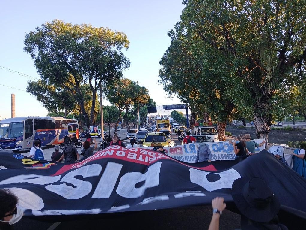 Trabalhadores da Educação no RJ Protestam por Melhorias Salariais e Condições de Trabalho