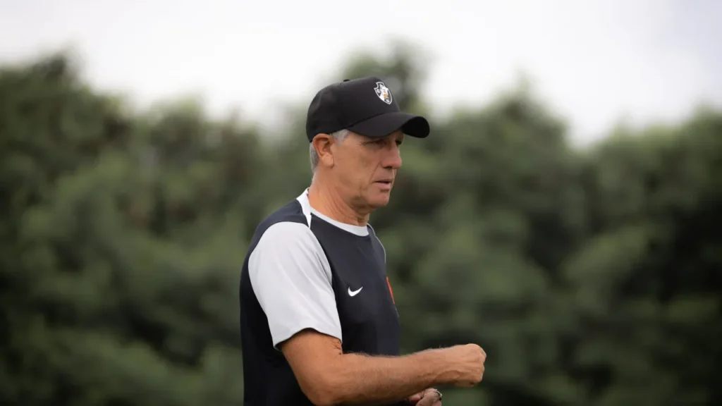 Vasco x Botafogo: Renato Gaúcho Promove Mudanças na Escalação para Clássico