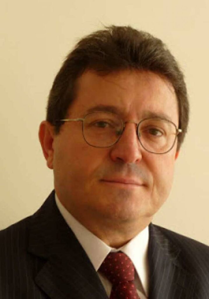 Violência Policial em Escolas: Uma Reflexão Necessária sobre a Educação no Brasil Violência Policial em Escolas: Uma Reflexão Necessária sobre a Educação no Brasil