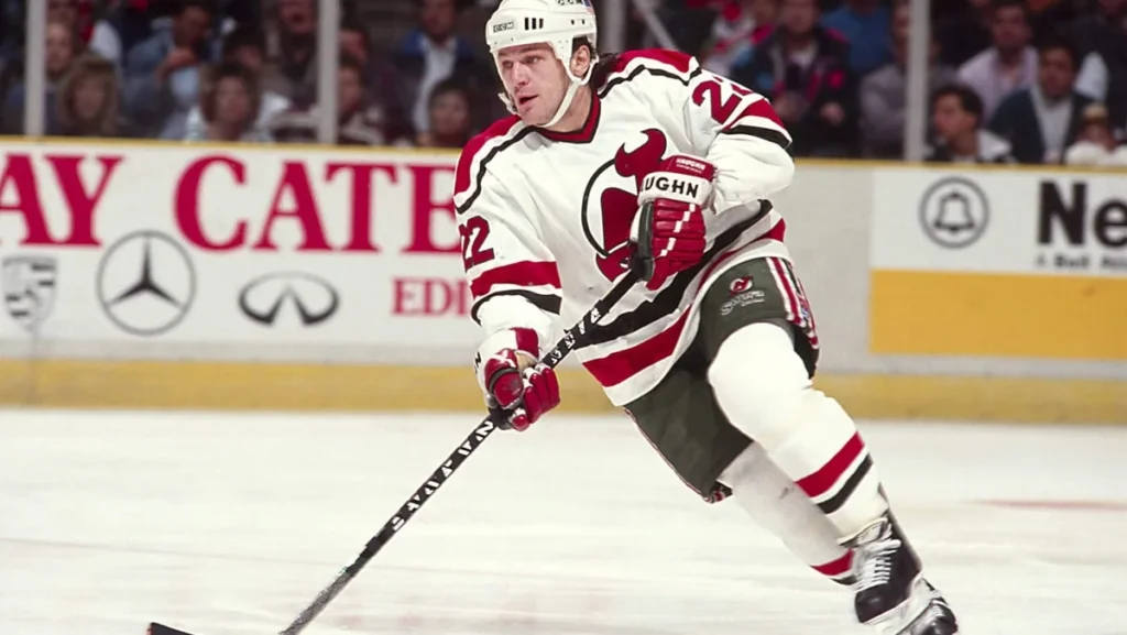 Claude Lemieux, campeão da Stanley Cup e ícone dos playoffs, morre aos 60 anos Claude Lemieux, campeão da Stanley Cup e ícone dos playoffs, morre aos 60 anos
