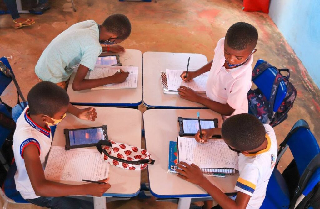 Aumenta para 72% a Conectividade nas Escolas Brasileiras, Mas Desigualdades Regionais Persistem