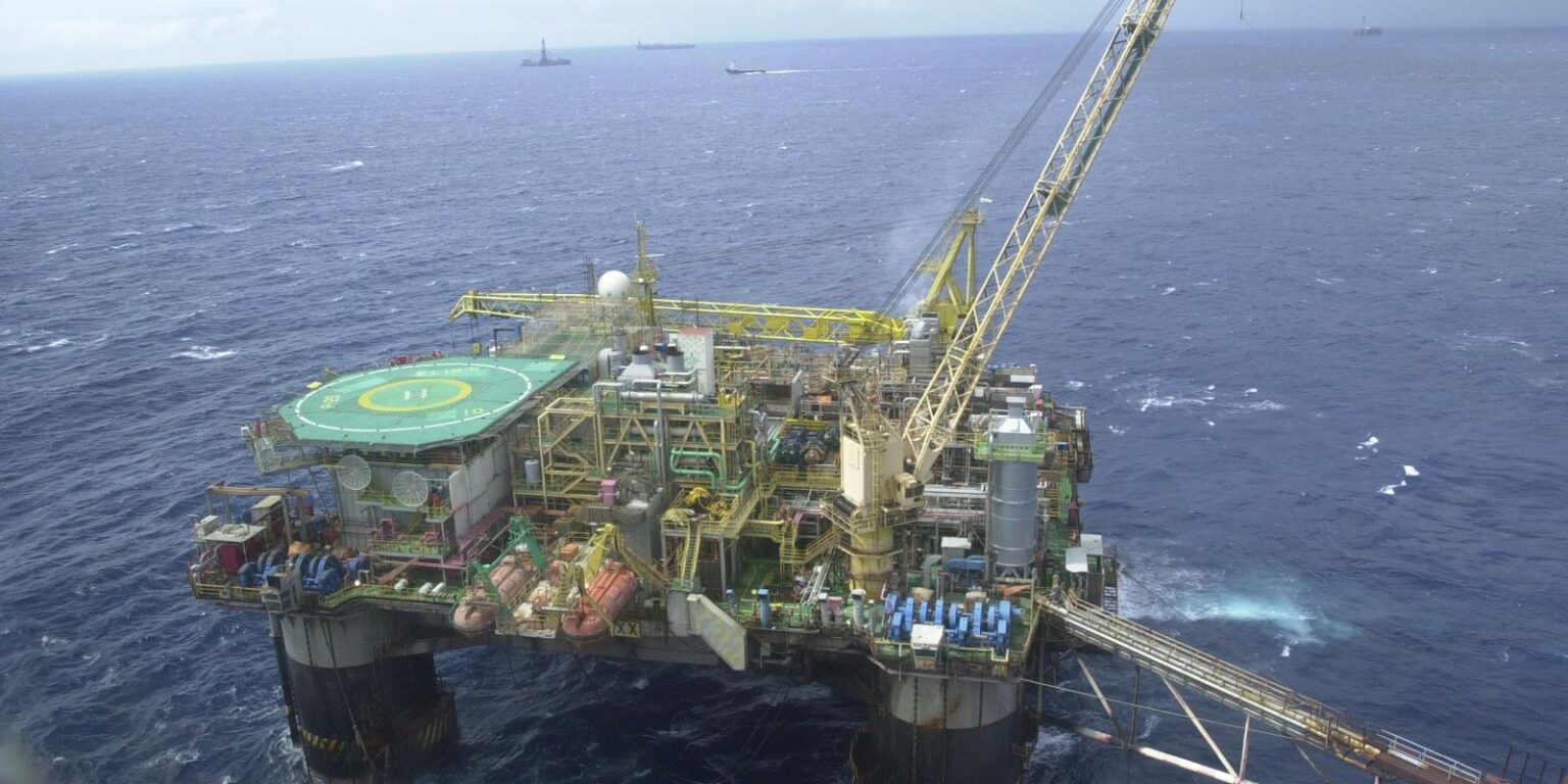 Brasil Registra Recorde na Produção de Petróleo em Meio à Guerra no Irã
