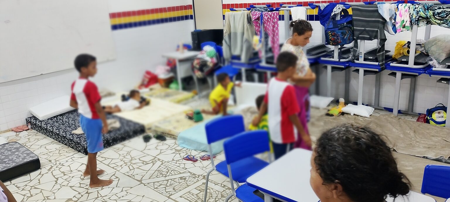 Chuvas em João Pessoa Deixam Famílias Desabrigadas e Alojadas em Escola