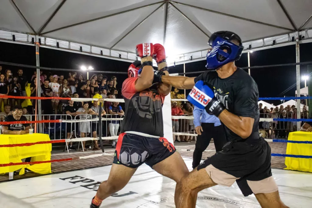 Cinturões em Jogo: Noite de Boxe no Fest Verão 2026 Emociona em São Pedro da Aldeia