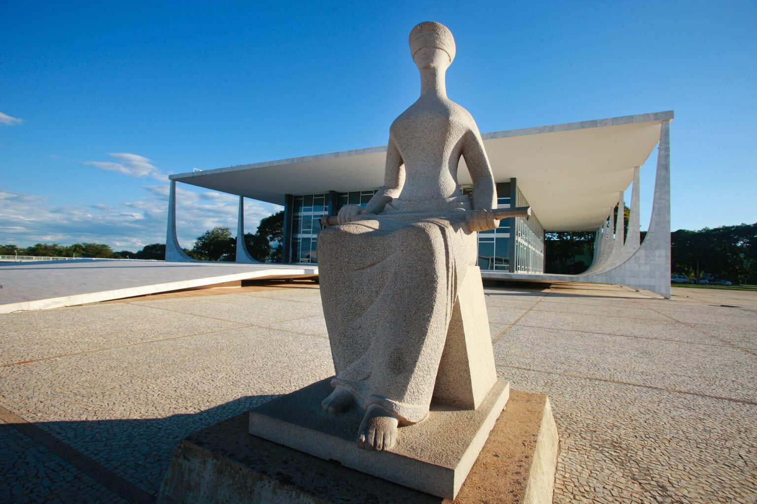 Débora do Batom Solicita Redução de Pena Após Derrubada de Veto da Dosimetria