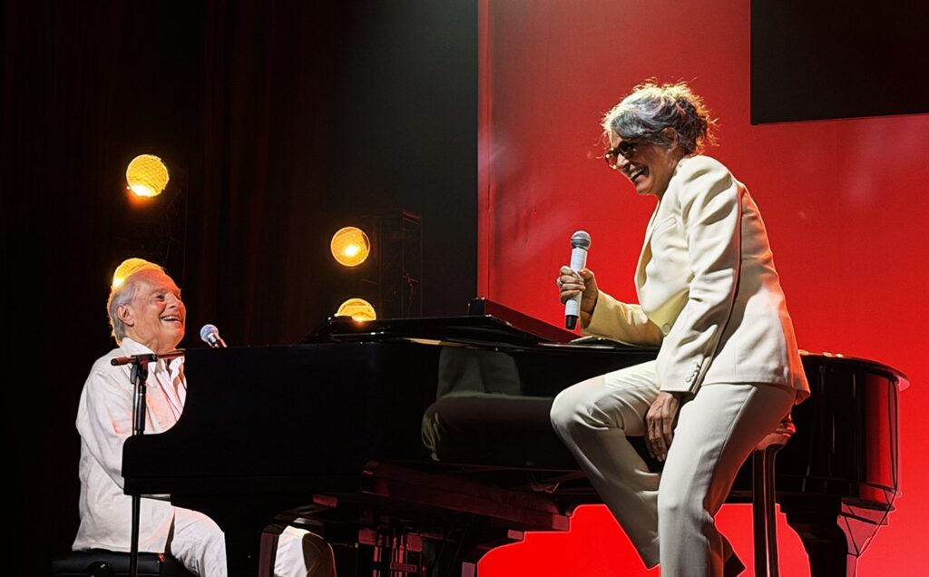 Francis Hime e Simone: Show 'Embarcação' Transforma o Teatro Ipanema em um Céu de Canções