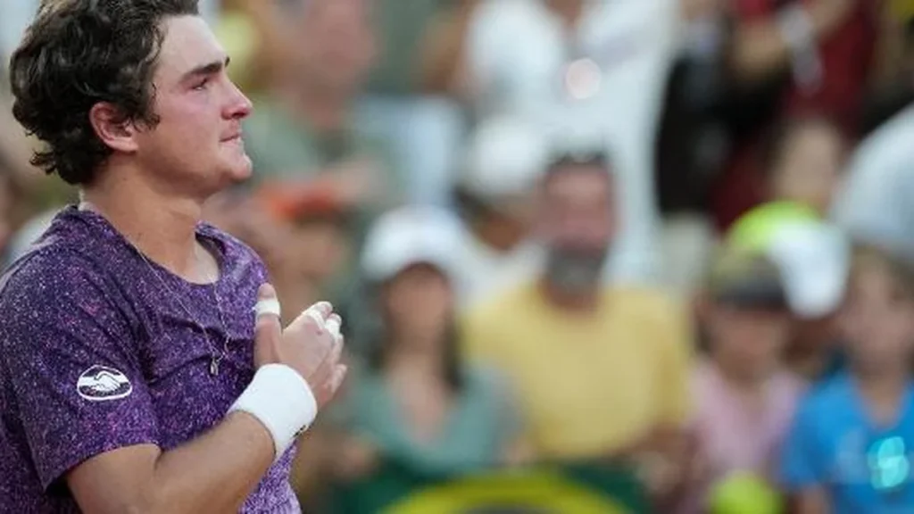 João Fonseca x Novak Djokovic em Roland Garros: saiba como assistir ao duelo decisivo João Fonseca x Novak Djokovic em Roland Garros: saiba como assistir ao duelo decisivo