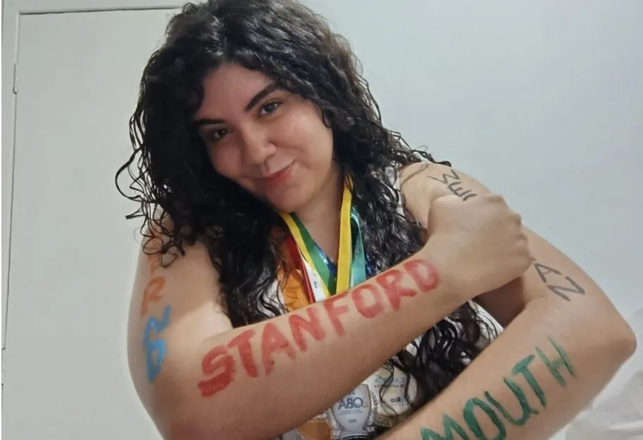 Jovem de Comunidade do RJ Conquista Vagas em Stanford e 4 Universidades Americanas