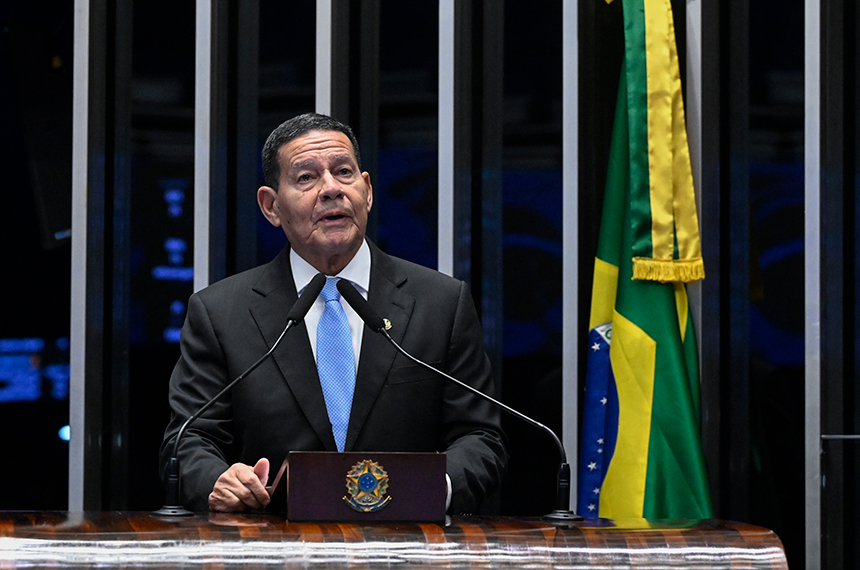Mourão Critica Pacote de Segurança e Política Econômica do Governo Lula