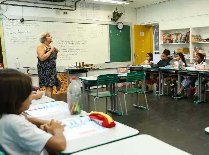 Projeto de Lei Busca Garantir Adicionais de Periculosidade e Insalubridade a Professores