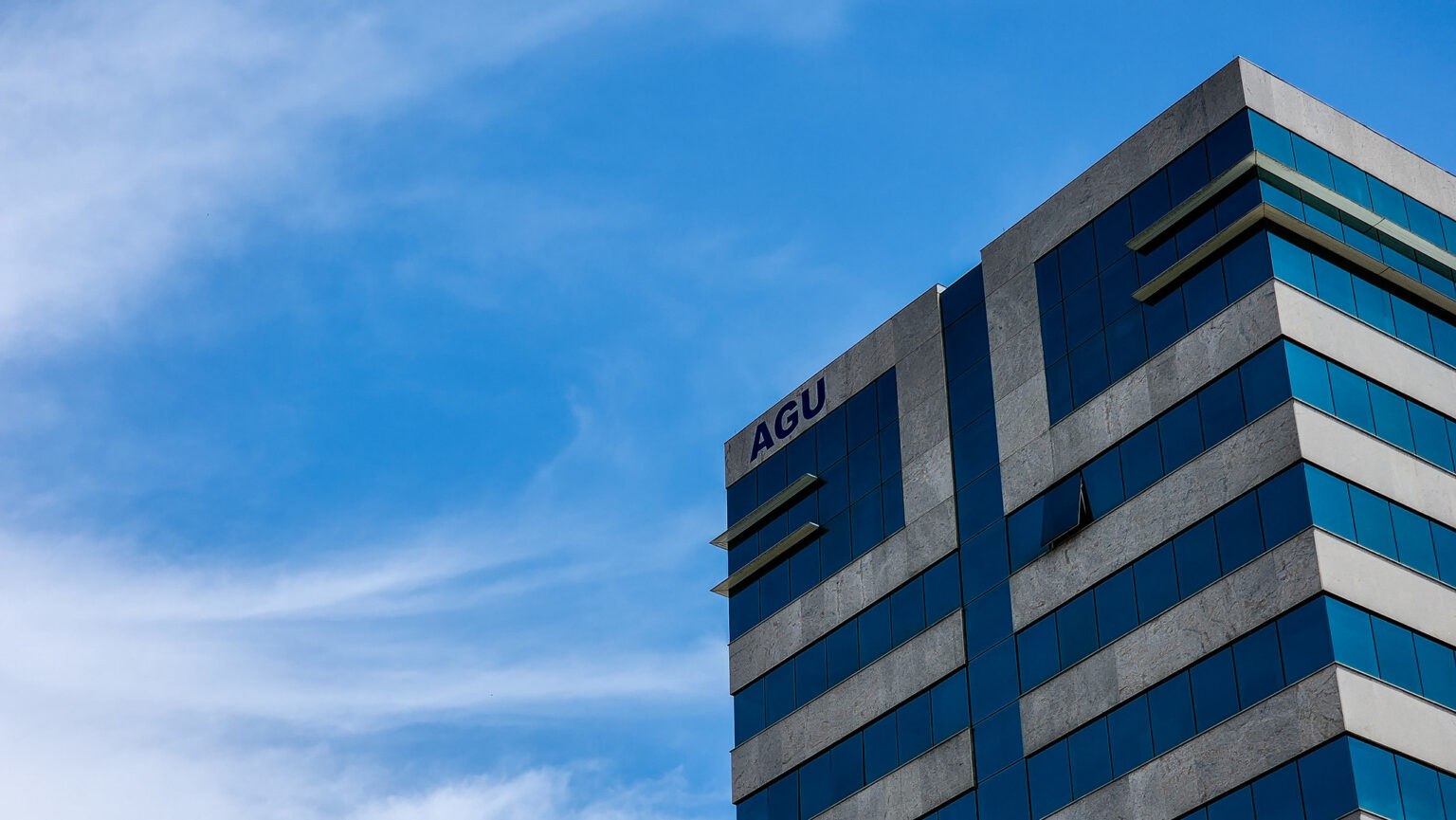 Suspensão de Reembolso de Auxílio-Saúde da AGU Gera Controvérsia