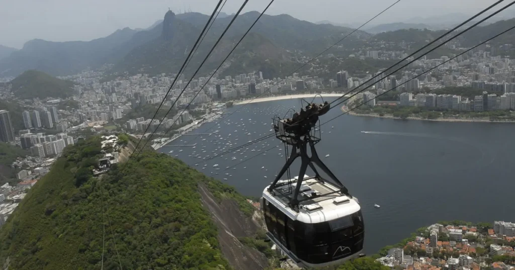Turismo em alta: Setor cria 8 mil empregos em março de 2026